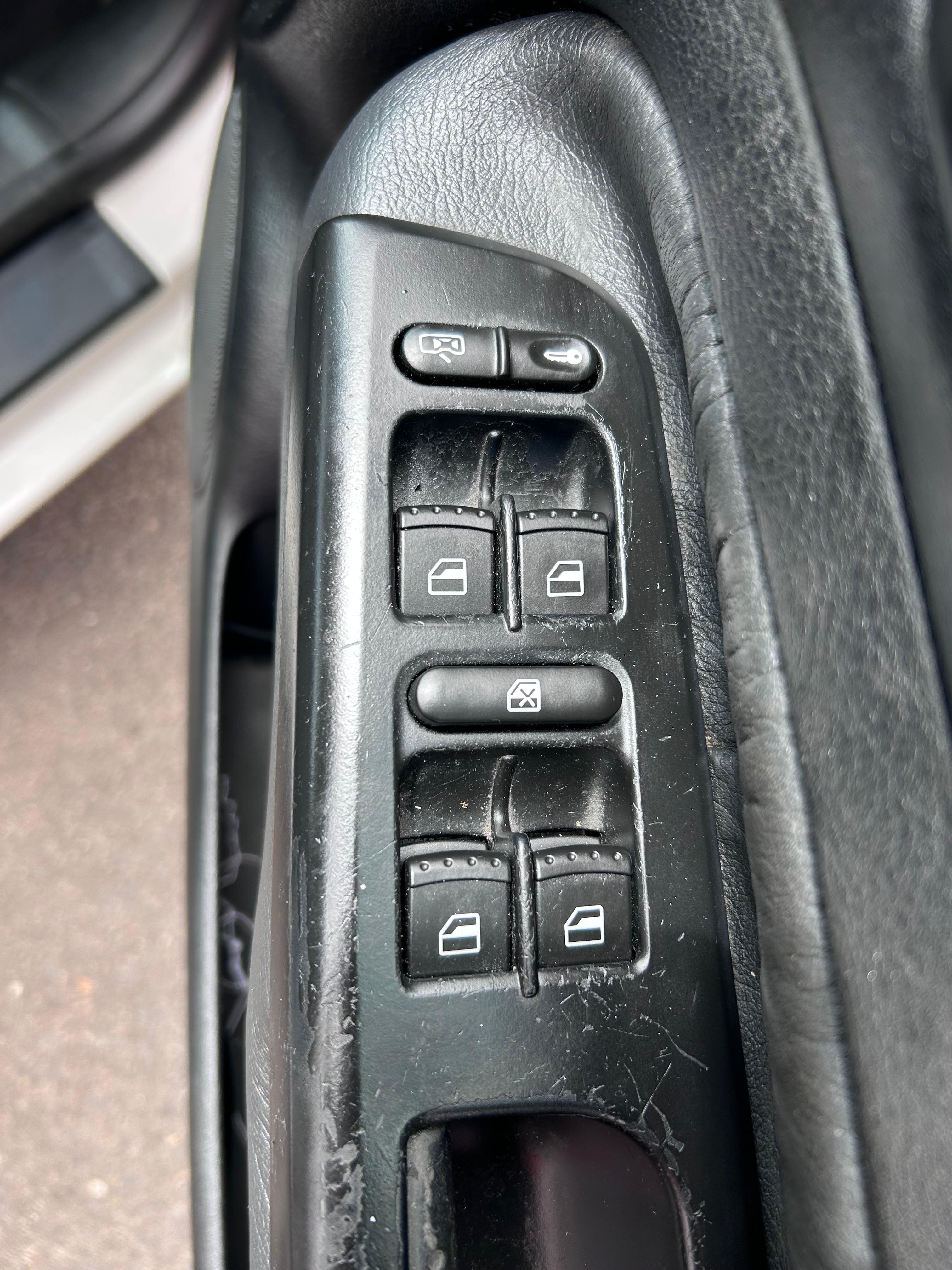 2003 Volkswagen Golf 4 1.6i thumbnail