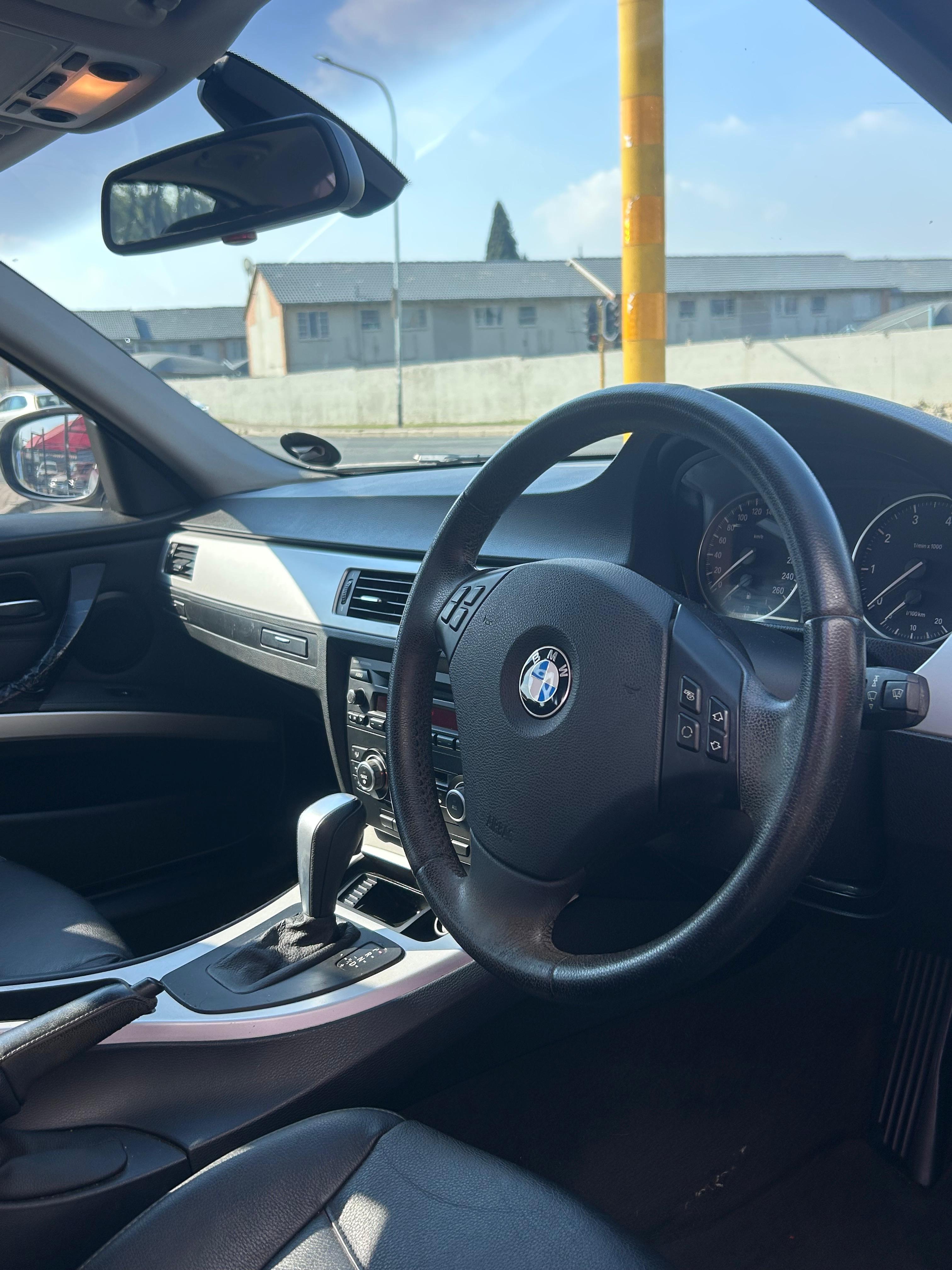 2010 Bmw 320i A/T  thumbnail