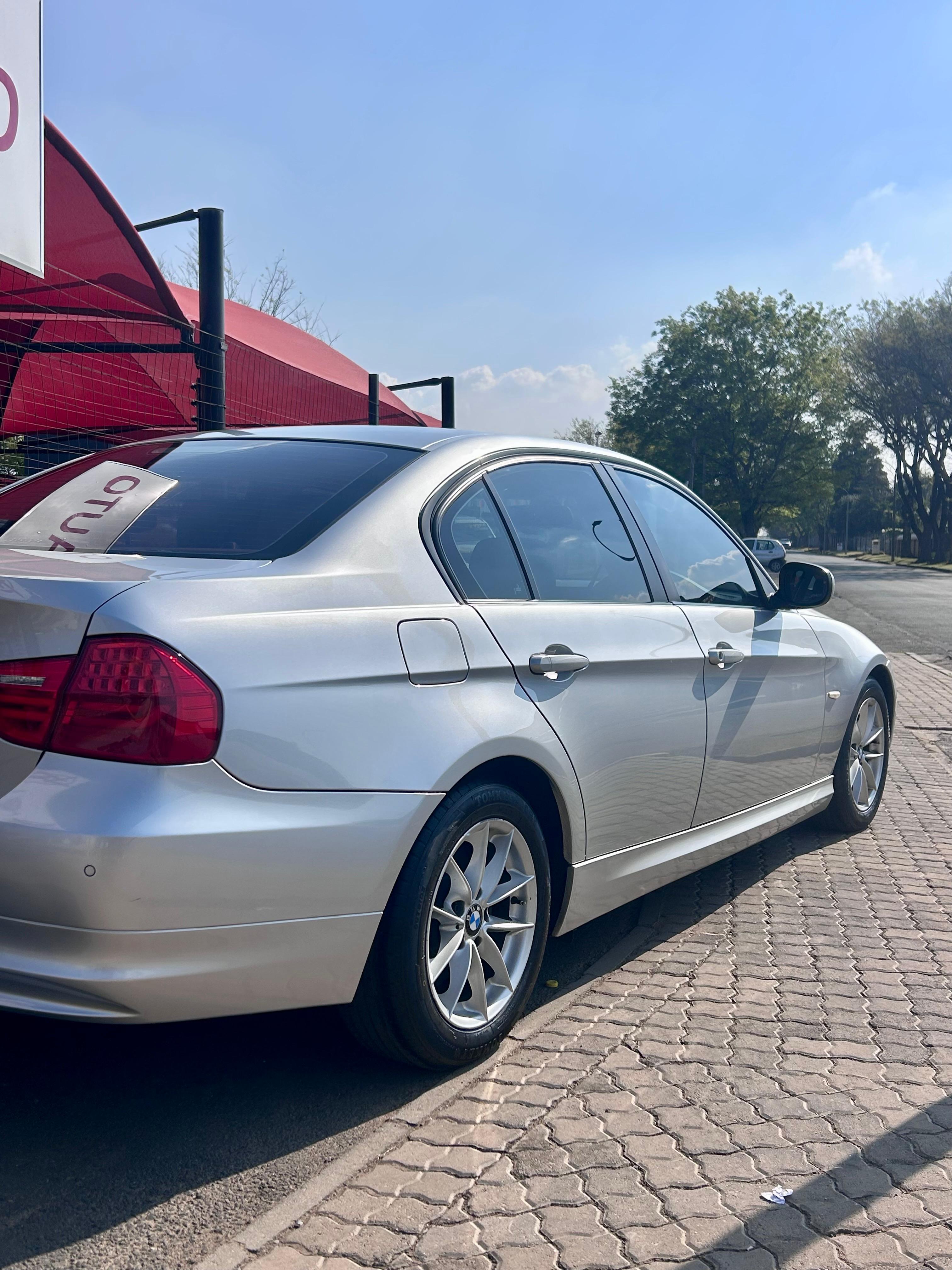 2010 Bmw 320i A/T  thumbnail