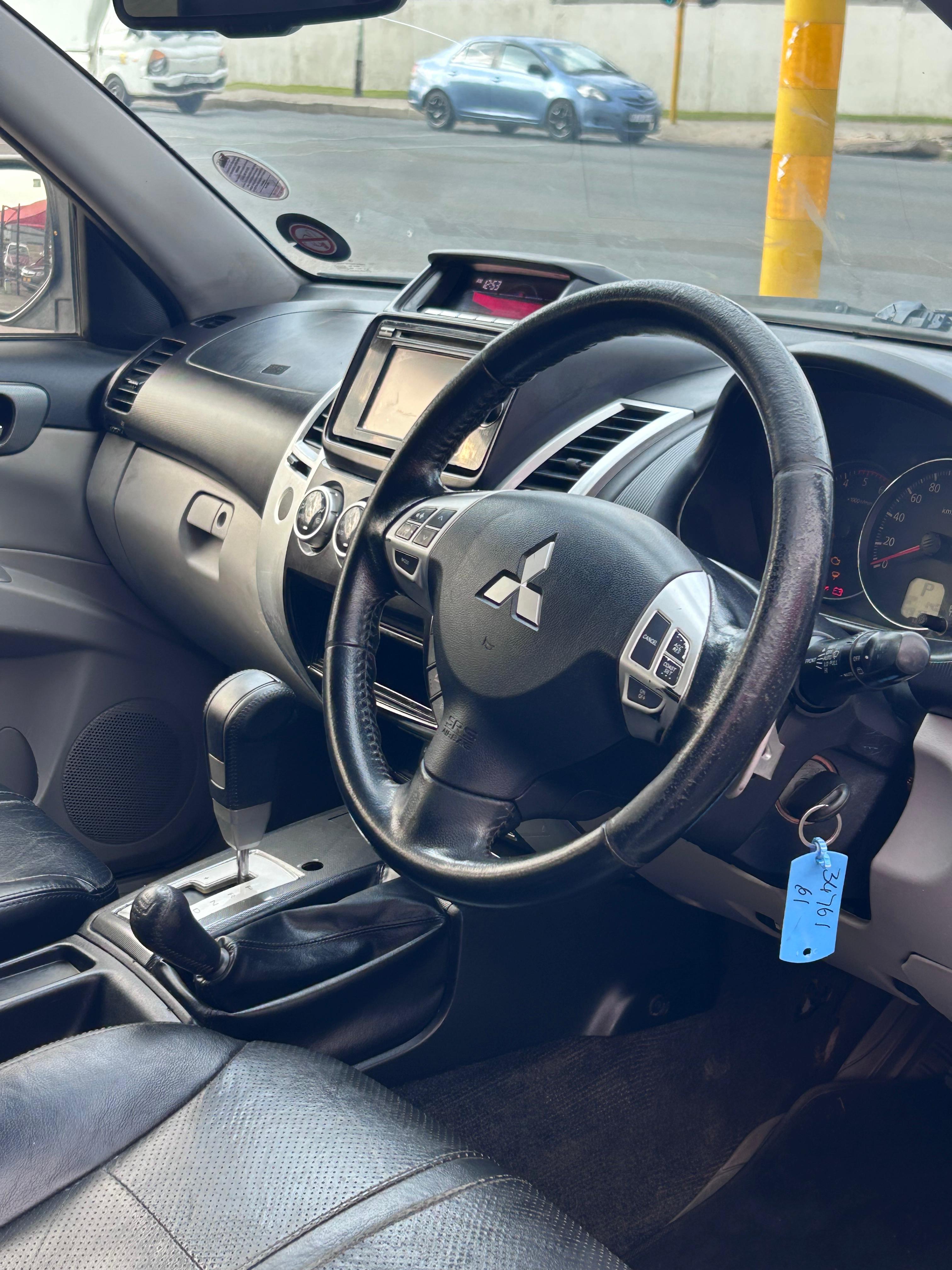 2014 Mitsubishi Pajero Sport 2.5 Di-D 4x4 A/T - 7 SEATER  thumbnail