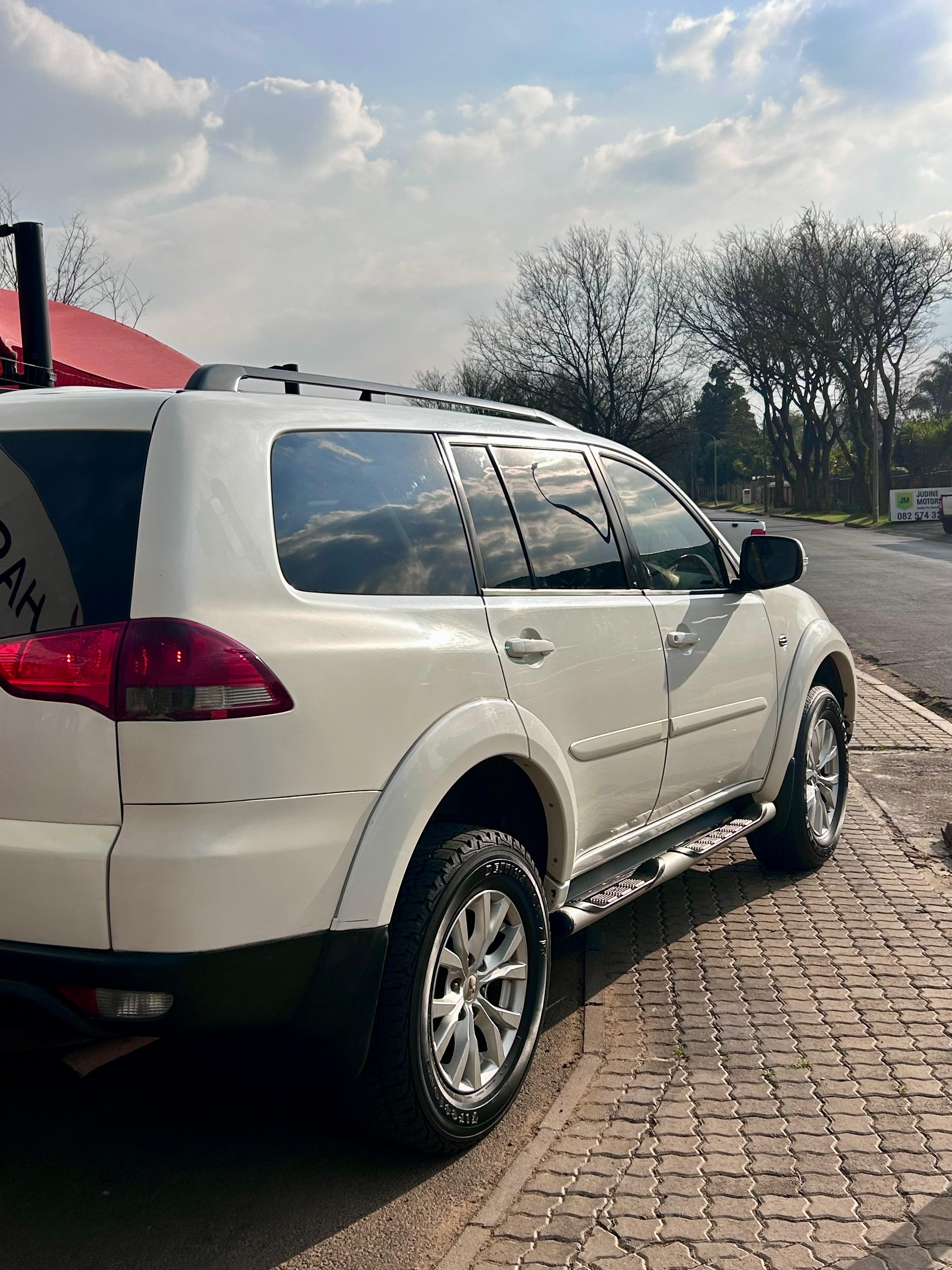 2014 Mitsubishi Pajero Sport 2.5 Di-D 4x4 A/T - 7 SEATER  thumbnail